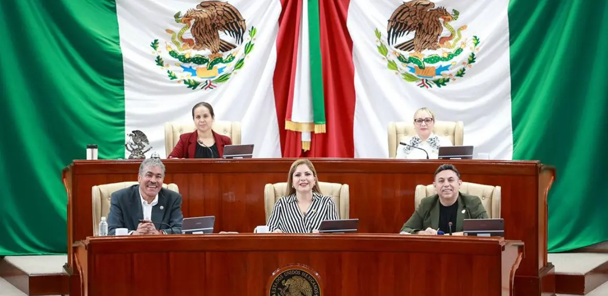 Sesión del Congreso del Estado de Nayarit durante la aprobación de reformas sobre trámites e igualdad laboral.