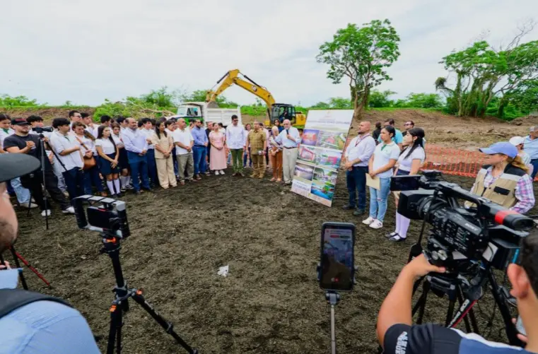 Inicio de la construcción de la Universidad Nacional Rosario Castellanos en Tuxpan, Nayarit.