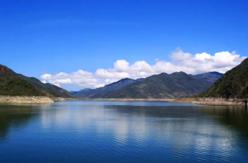Presa de Nayarit con niveles de agua elevados tras las lluvias de septiembre de 2026.