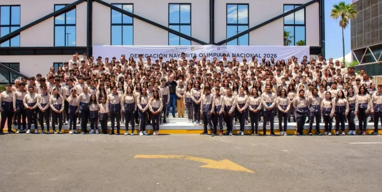 Estudiantes nayaritas celebrando medallas durante los Juegos Deportivos Escolares 2026 en Tepic.