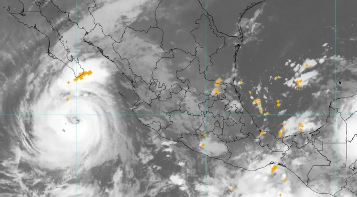 Costa de Nayarit bajo condiciones de nubosidad por los efectos del huracán Polo.