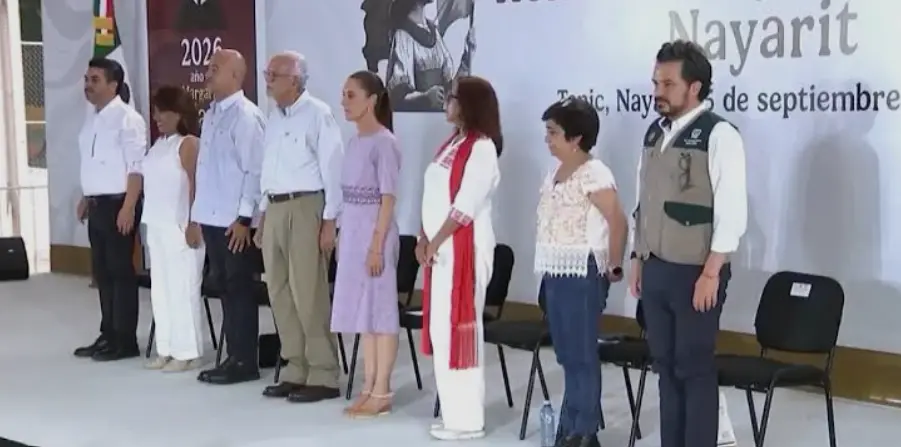 Familias nayaritas durante evento realizado en Tepic.