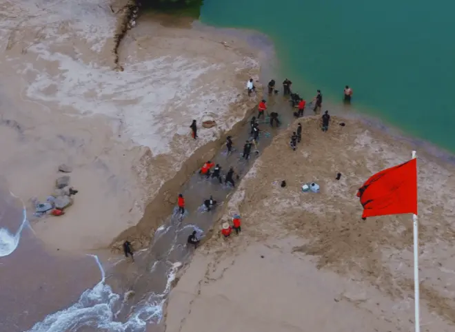 Fuerte oleaje en las playas de Bahía de Banderas, Nayarit, tras el paso del huracán Simón.